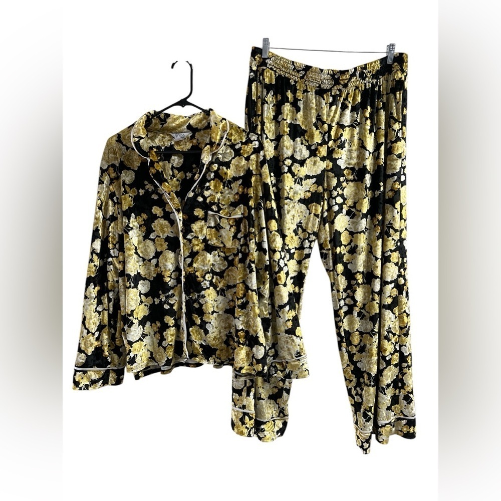 Sofia intimates long sleeve black and gold floral pajama set - Picture 2 of 7